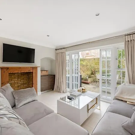 Villa Fairytale Garden House - Next To Victoria Station & Pet Friendly